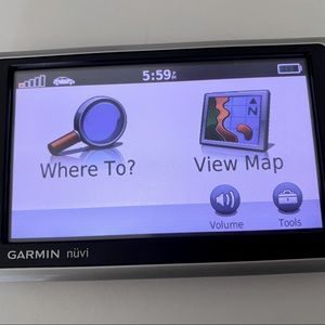 Garmin nuvi 1350T 4.3-Inch Widescreen Portable GPS Navigator w. Lifetime Traffic